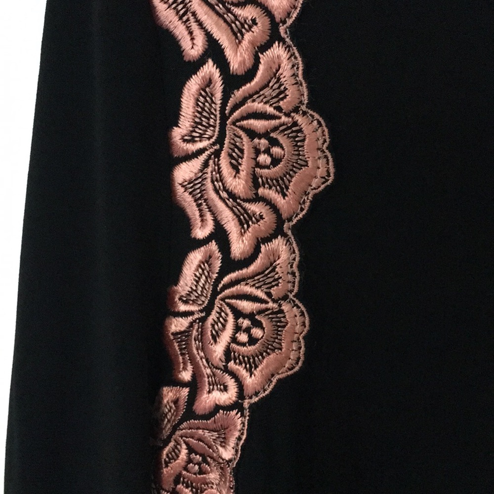 Blouse - Picture 2 of 8